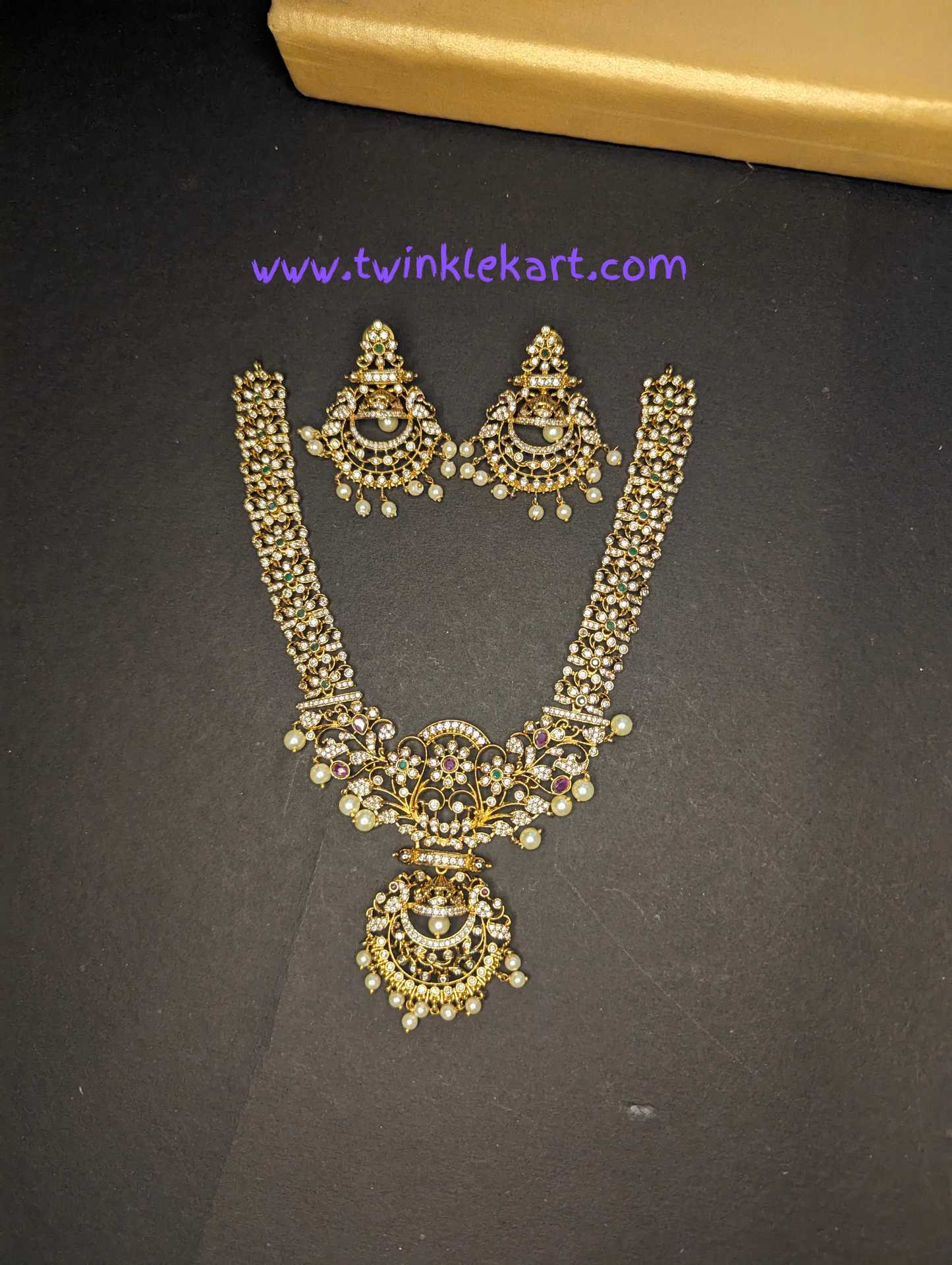 Dazzling White Kemp Stone Necklace With Earrings