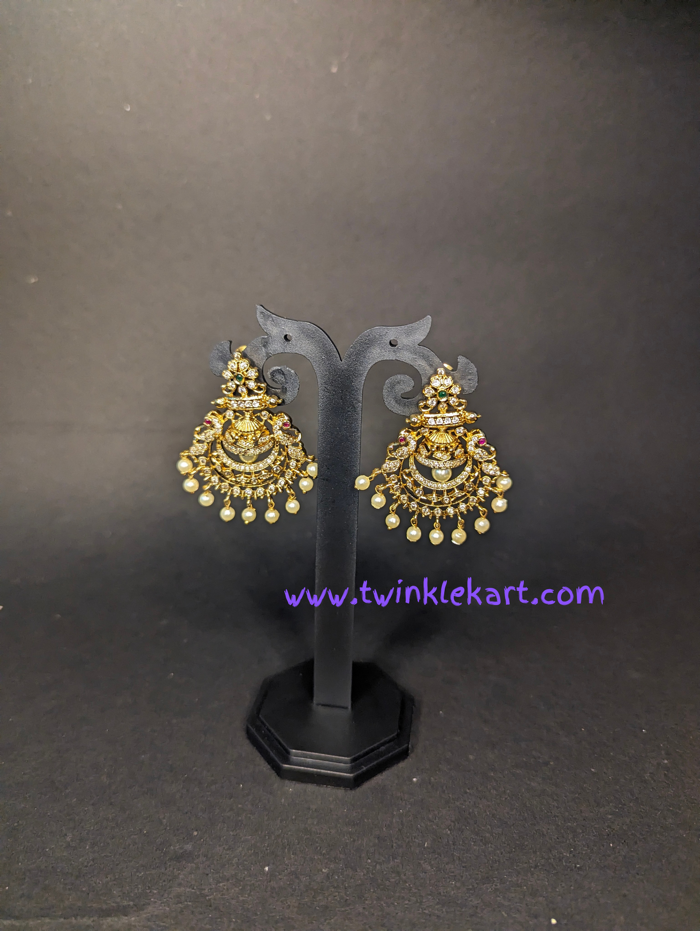 Dazzling White Kemp Stone Necklace With Earrings