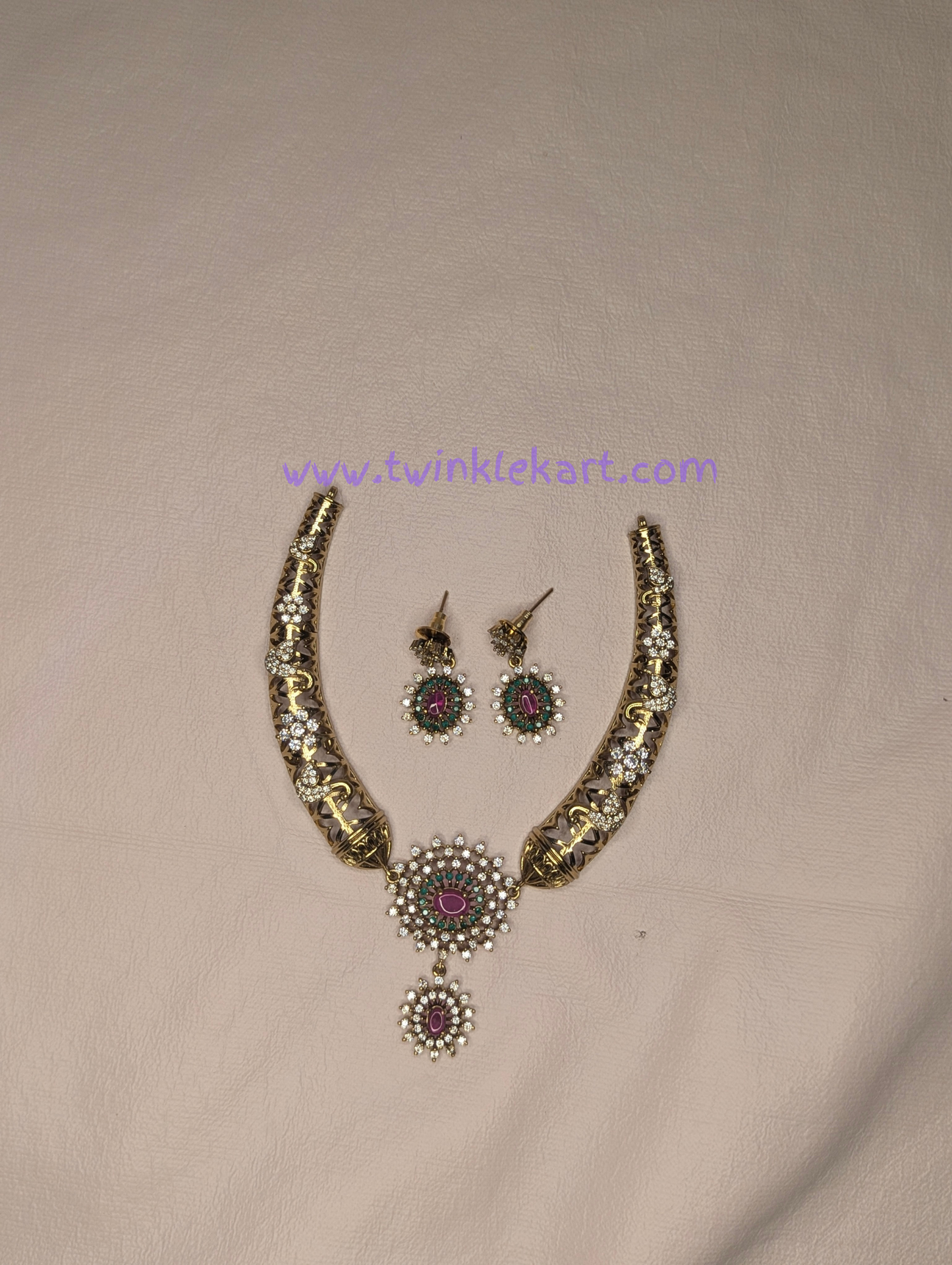 Premium Vintage Style Floral Kemp Necklace & Earrings