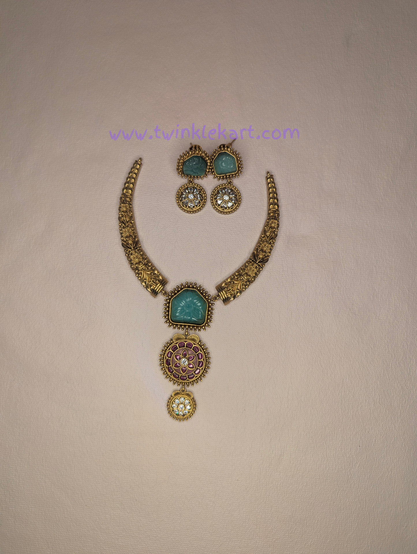 Antique Gold Finish Kemp & Green Stone Necklace With Earrings