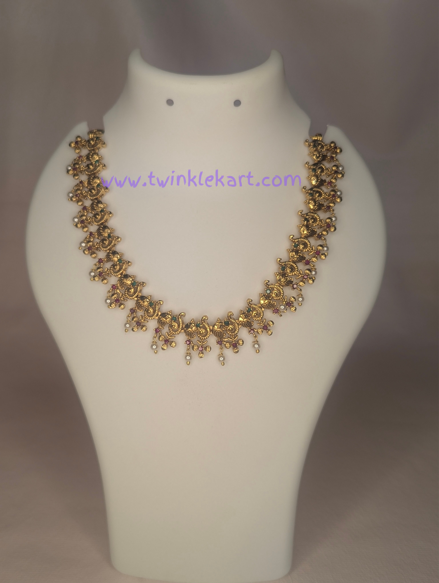Vintage Style Floral Kemp Stone Necklace With Earrings