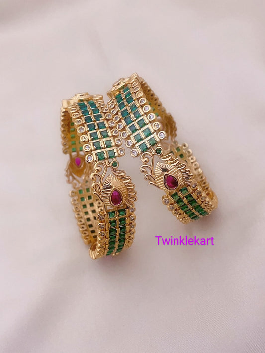 Luxury square design Green Bangle Set