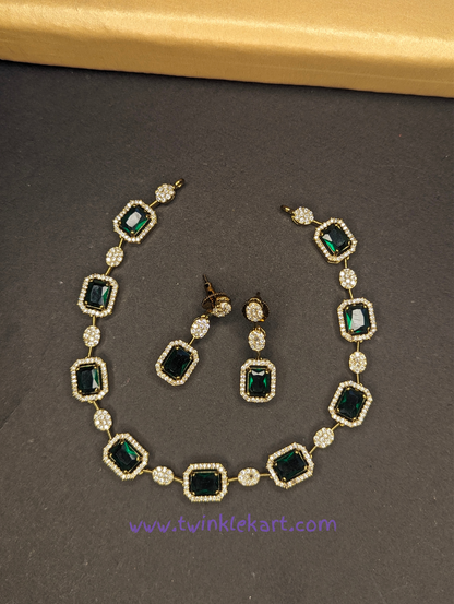 Luxurious Emerald Green Necklace with Earrings