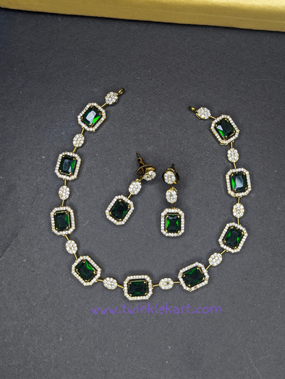 Luxurious Emerald Green Necklace with Earrings