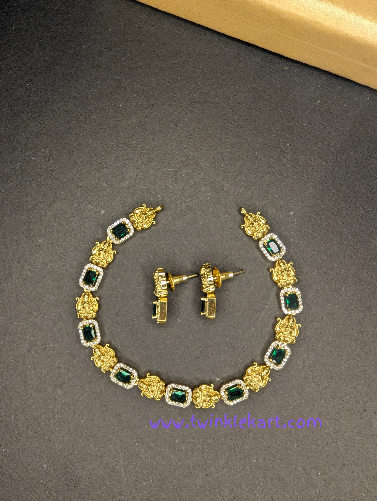 Stunning Emerald Green Durga Necklace with Earrings